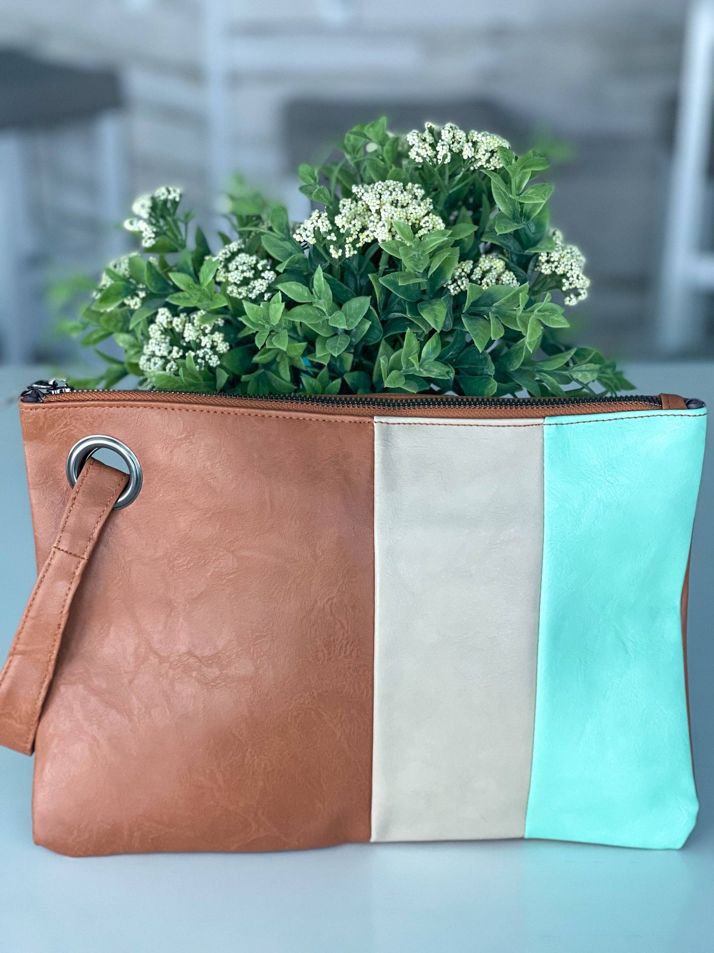 Hint Of Fall Clutch "Mint"