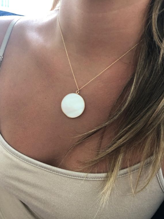 Mother of Pearl Pendant Necklace